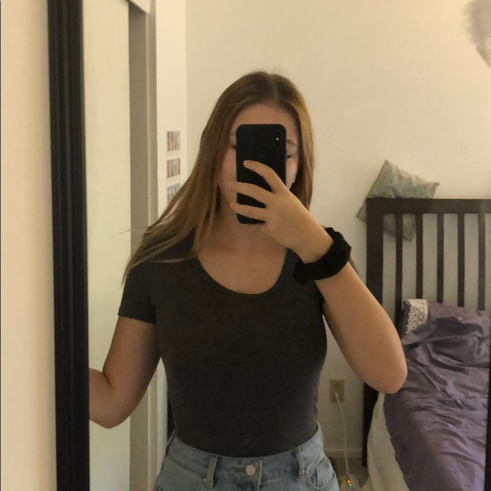 Brandy Melville • Grey top